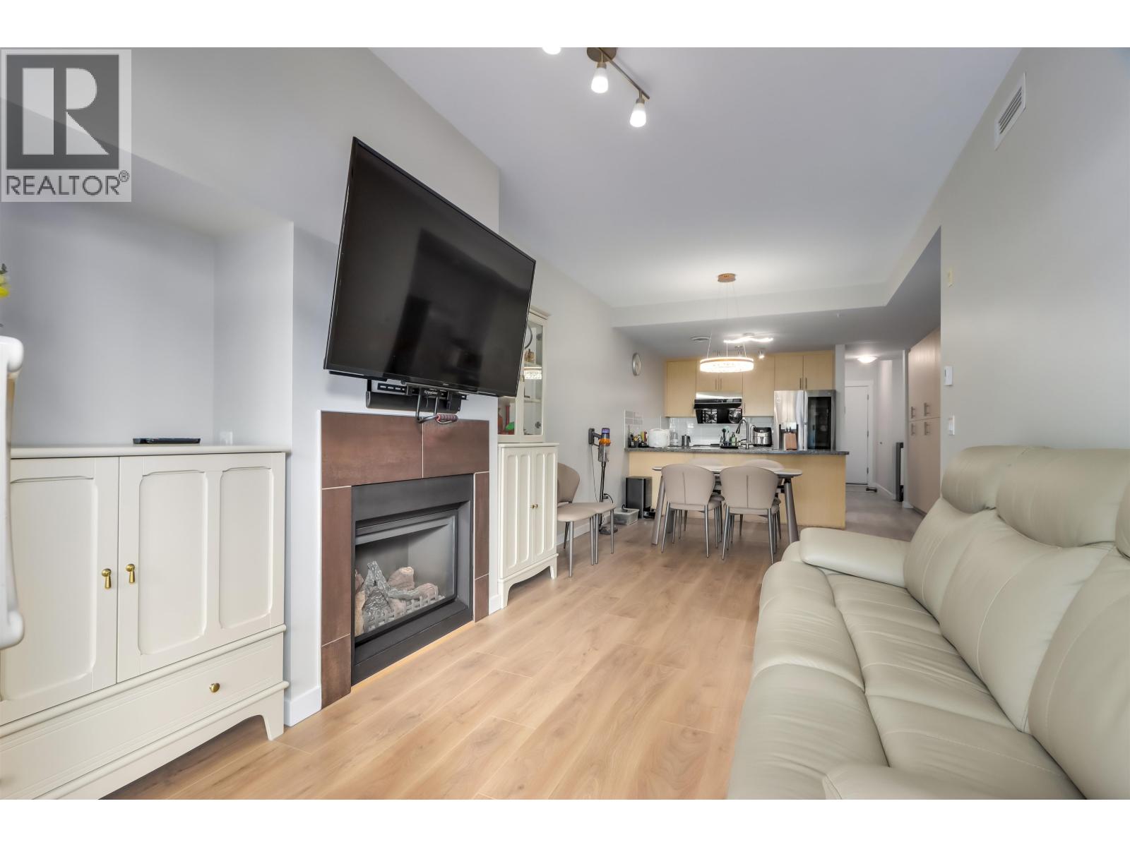 204 6077 London Road, Richmond, British Columbia  V6E 0A7 - Photo 11 - R3055275