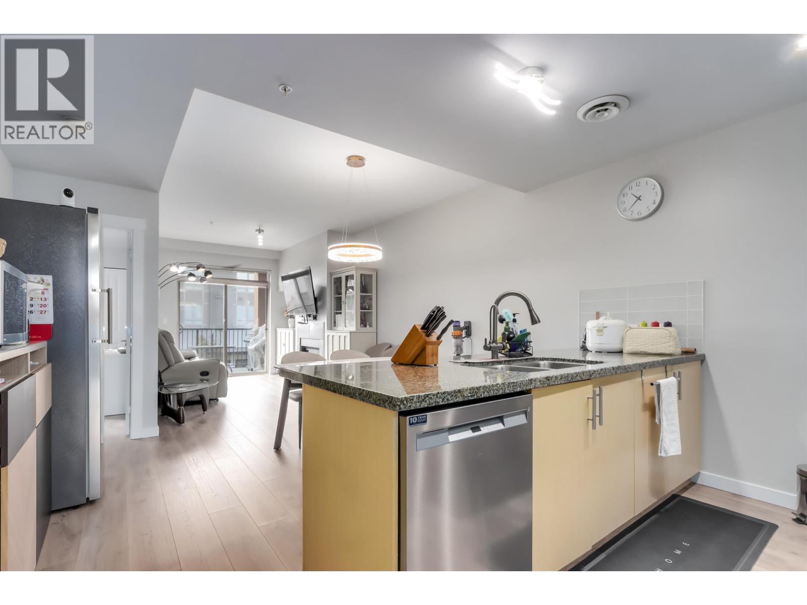 204 6077 London Road, Richmond, British Columbia  V6E 0A7 - Photo 3 - R3055275