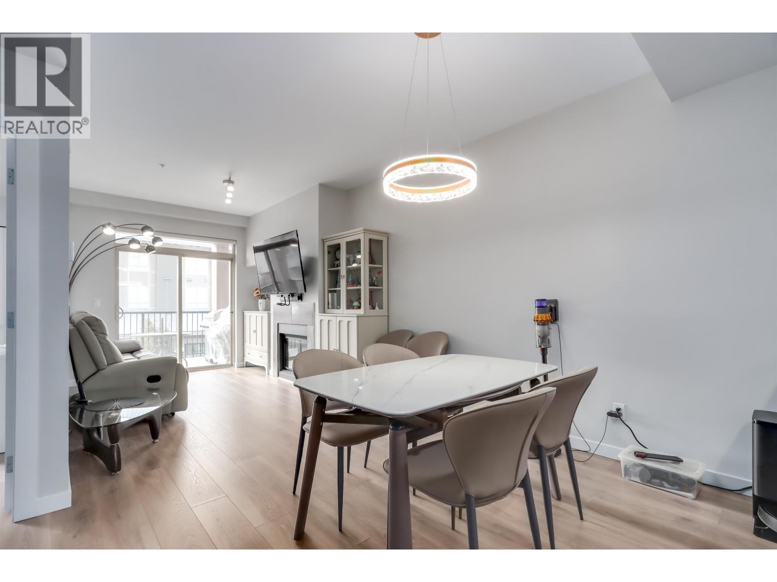 204 6077 London Road, Richmond, British Columbia  V6E 0A7 - Photo 4 - R3055275