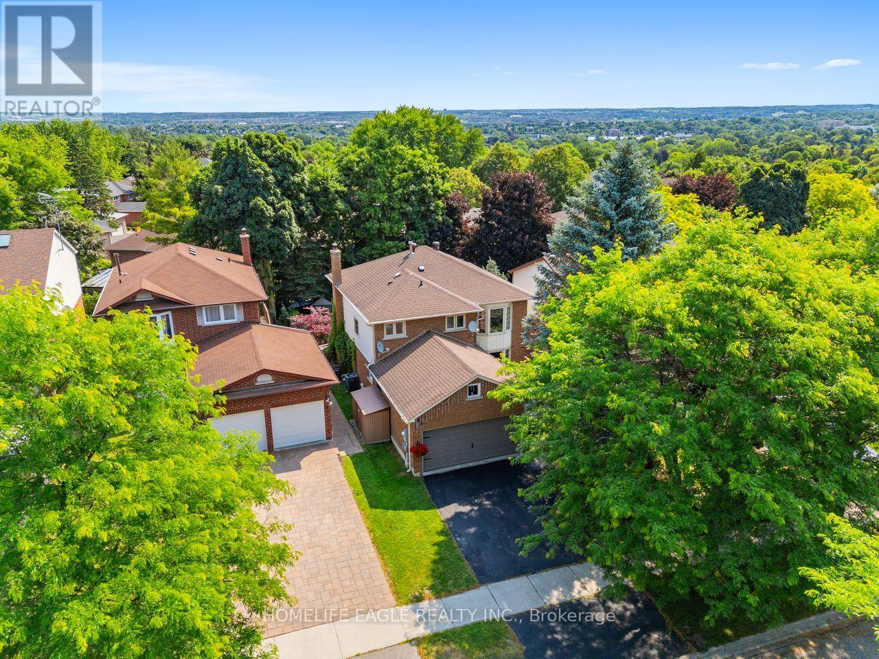 30 MOFFAT CRESCENT, Aurora, Ontario