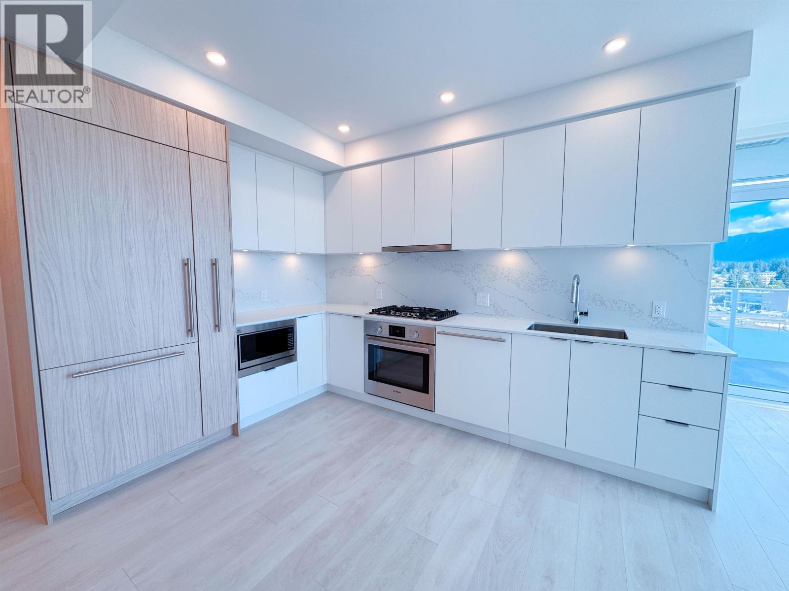 1209 537 Cottonwood Avenue, Coquitlam, British Columbia  V3J 0S4 - Photo 2 - R3054400