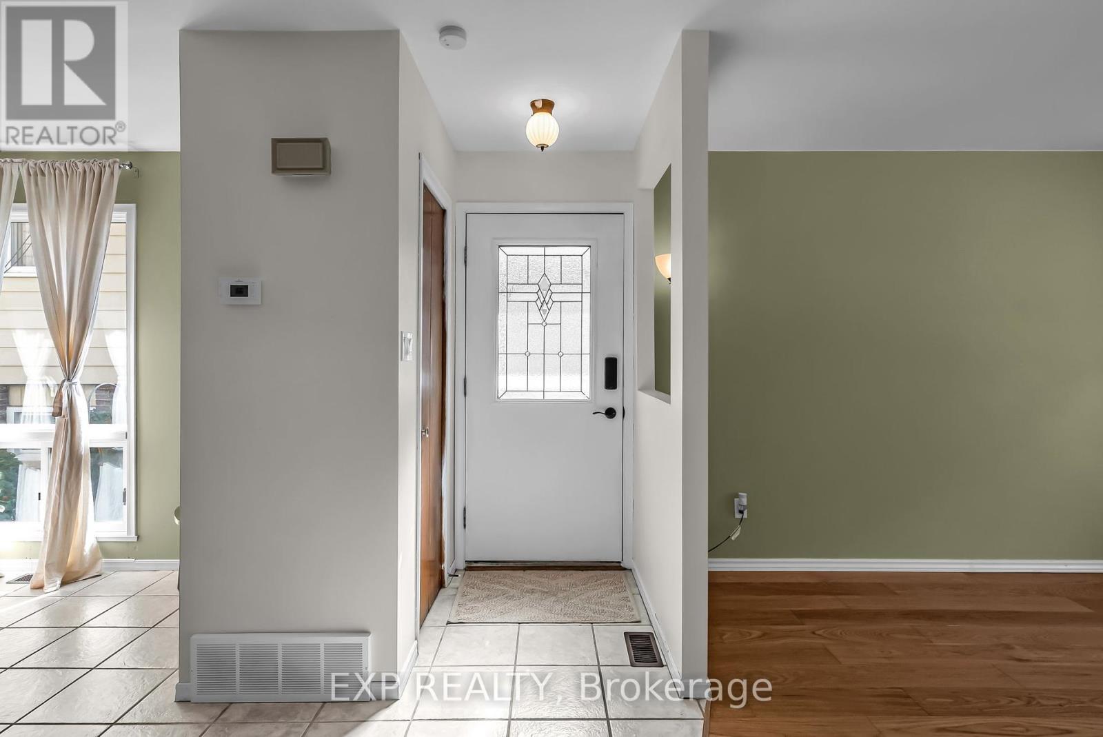 660 Champlain Drive, Cornwall, Ontario  K6H 6G6 - Photo 2 - X12444602