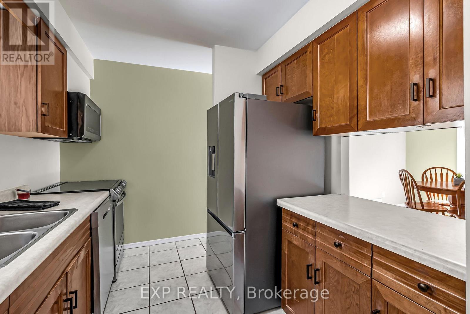 660 Champlain Drive, Cornwall, Ontario  K6H 6G6 - Photo 4 - X12444602