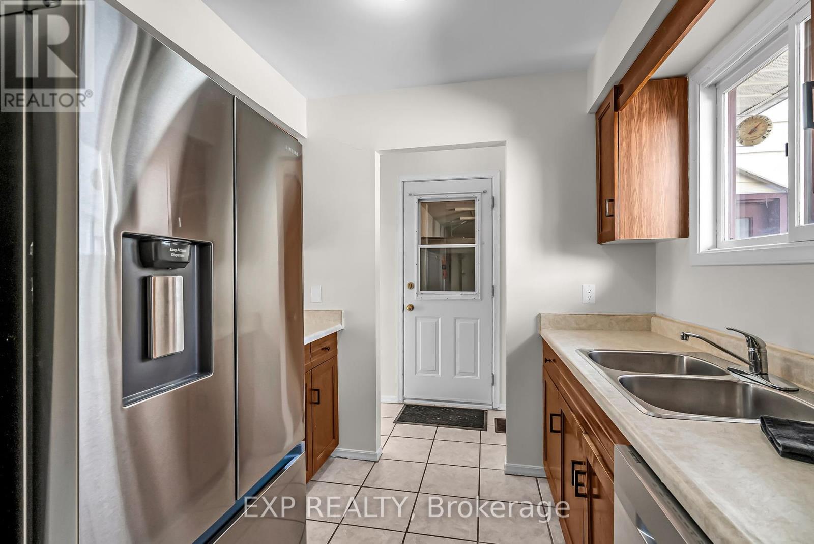 660 Champlain Drive, Cornwall, Ontario  K6H 6G6 - Photo 5 - X12444602