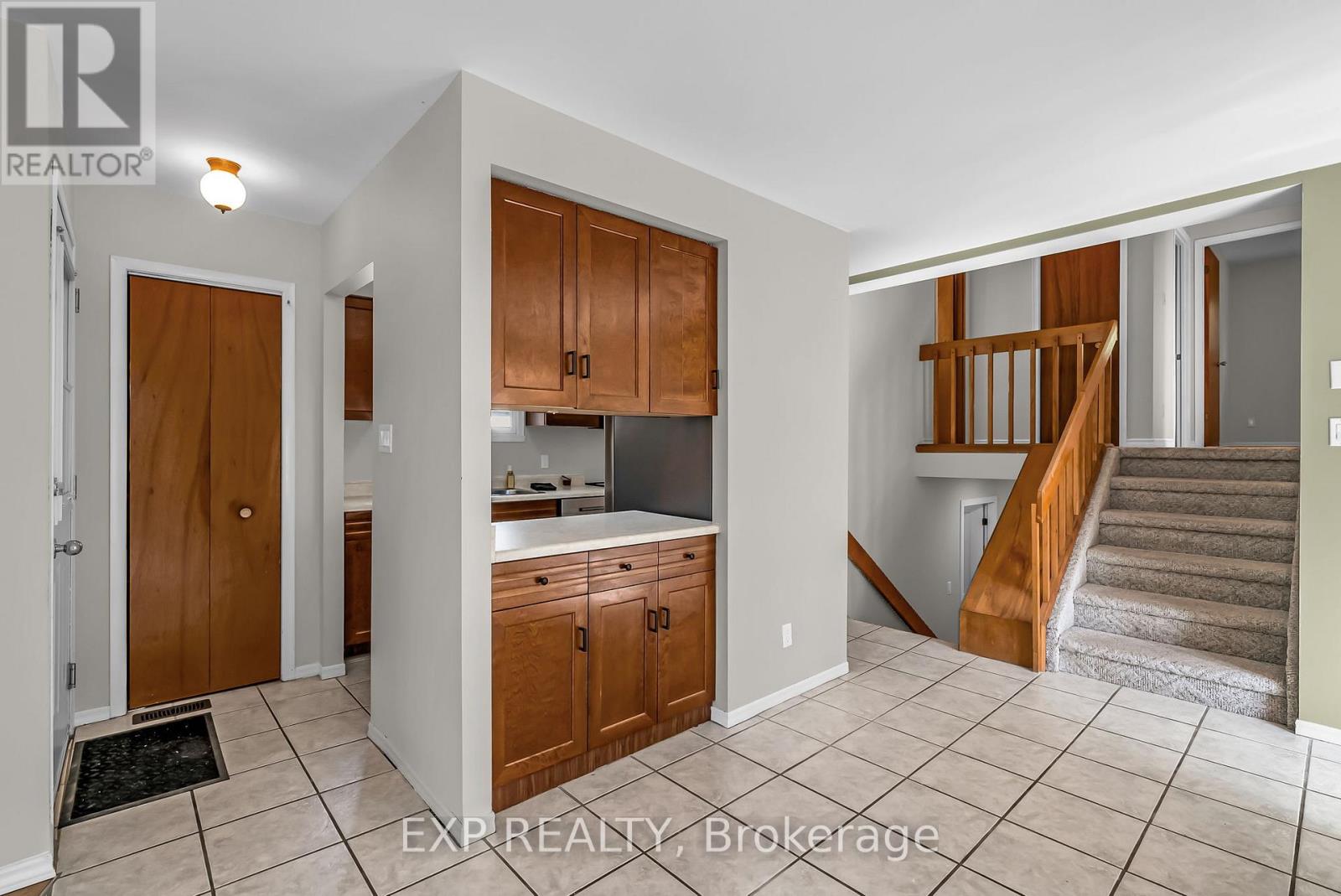 660 Champlain Drive, Cornwall, Ontario  K6H 6G6 - Photo 6 - X12444602