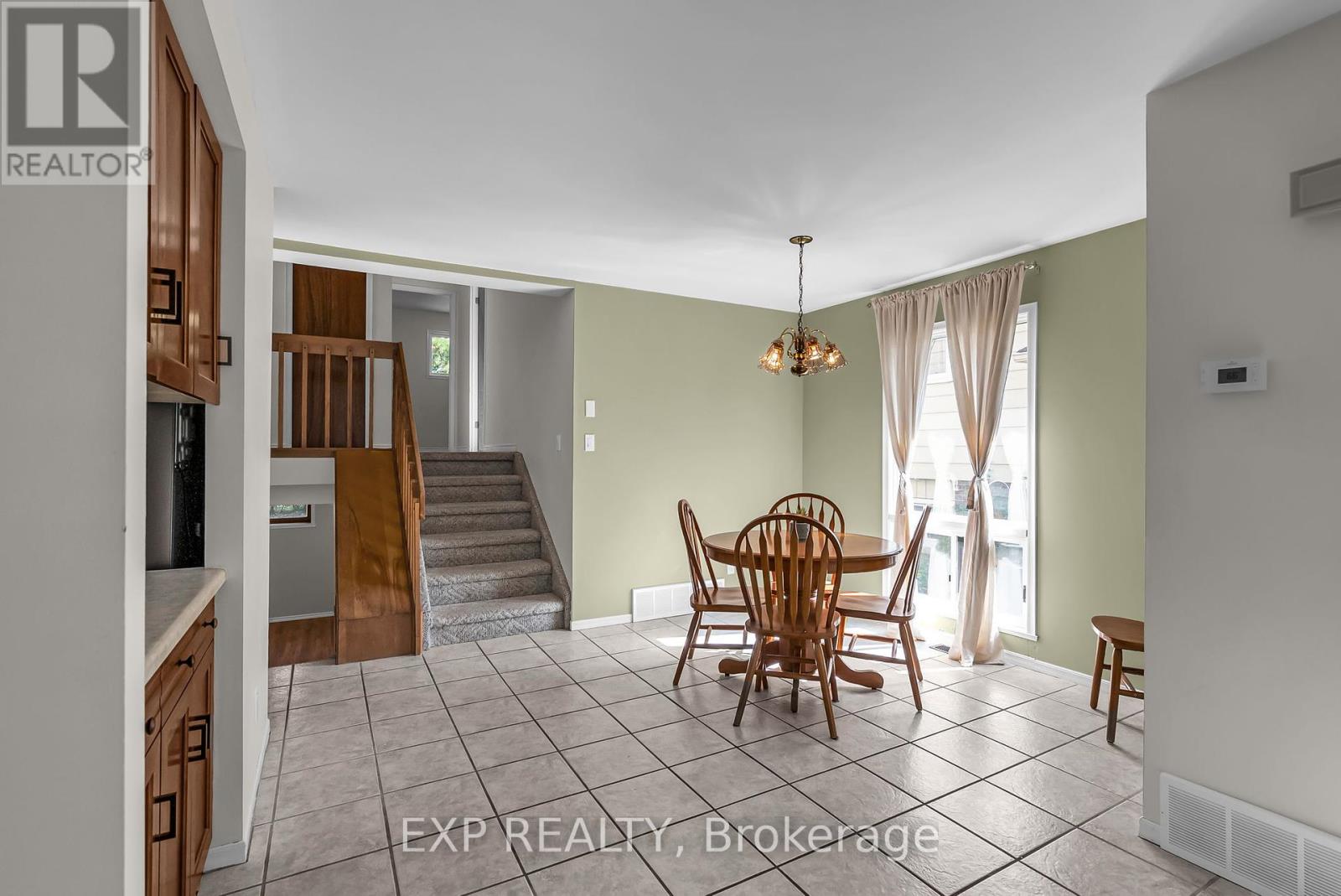 660 Champlain Drive, Cornwall, Ontario  K6H 6G6 - Photo 7 - X12444602