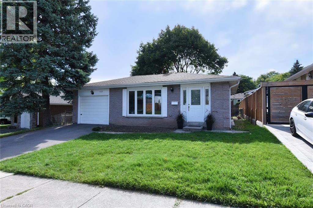 1327 JANINA Boulevard, Burlington, Ontario