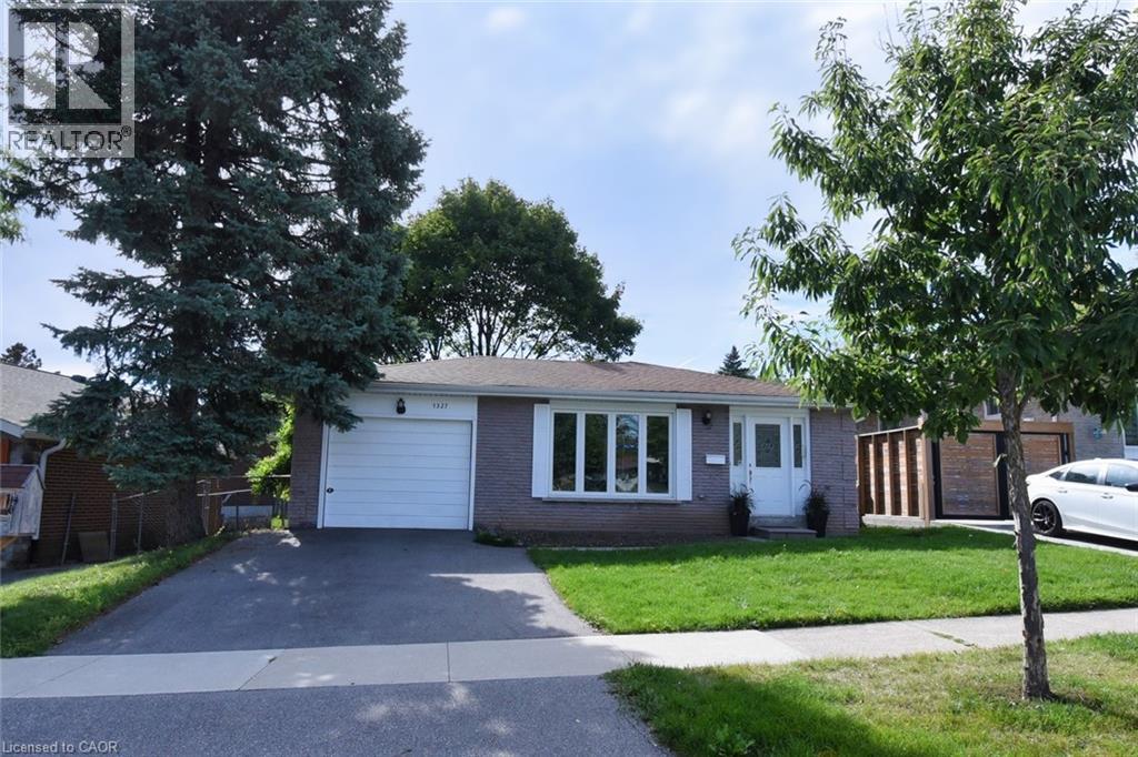 1327 Janina Boulevard, Burlington, Ontario  L7P 1K5 - Photo 2 - 40772983
