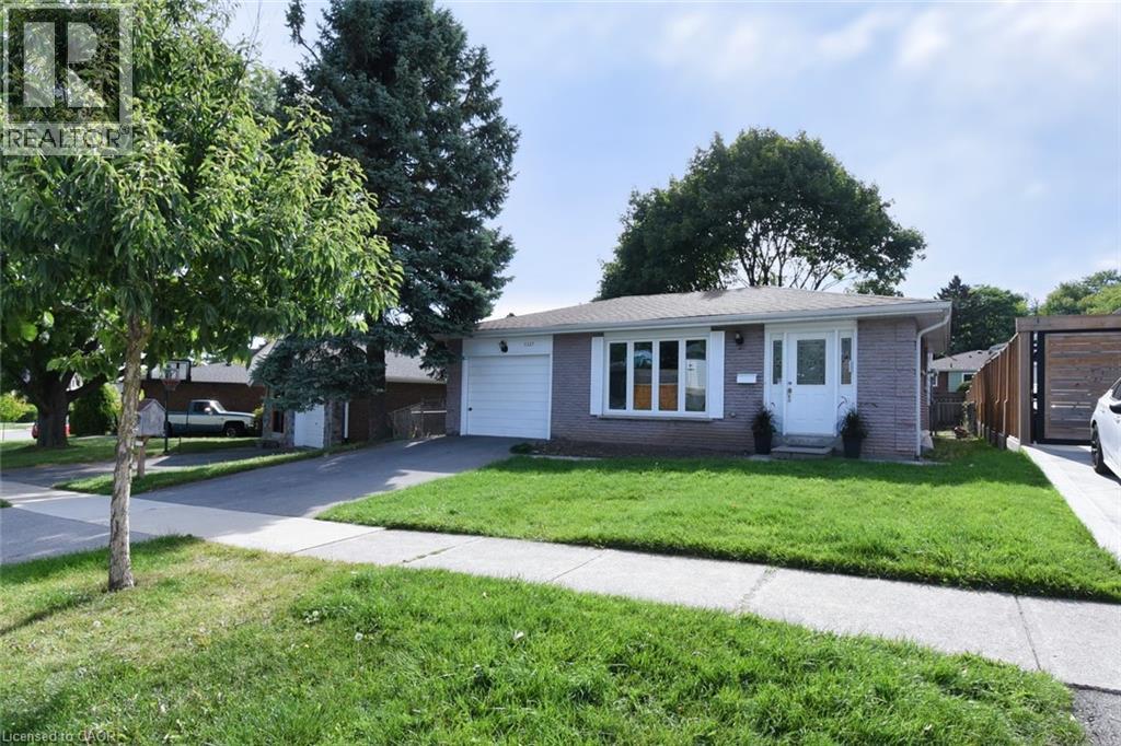 1327 Janina Boulevard, Burlington, Ontario  L7P 1K5 - Photo 3 - 40772983