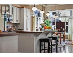 438 Cranston Drive SE Cranston