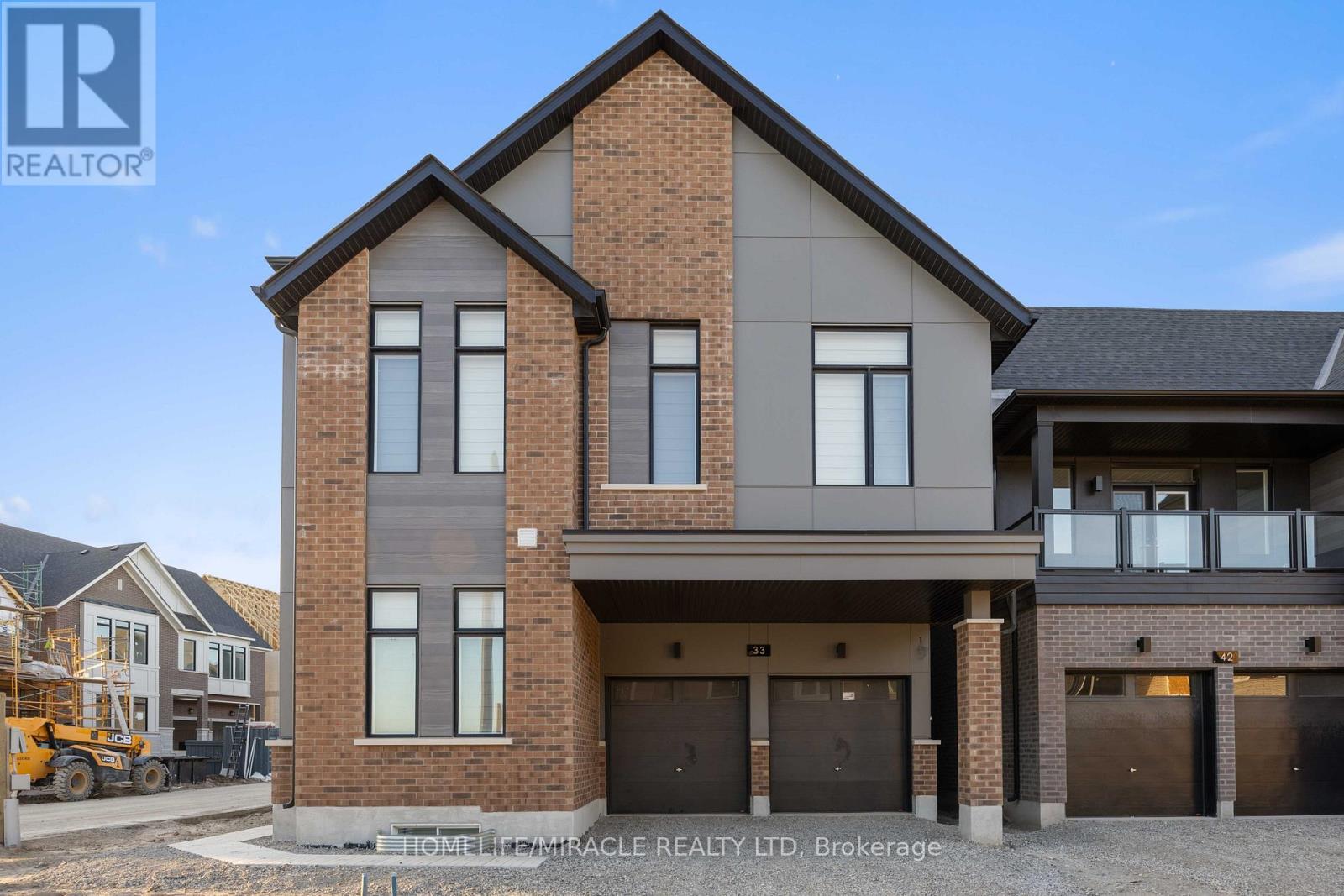33 Spiritwood Way, Brampton, Ontario  L7A 0H5 - Photo 4 - W12444586