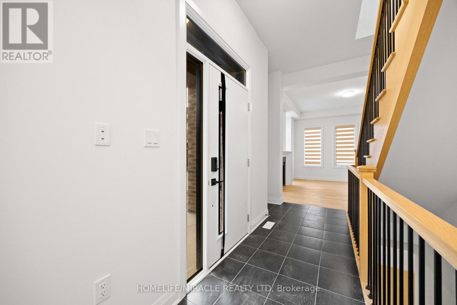 33 Spiritwood Way, Brampton, Ontario  L7A 0H5 - Photo 6 - W12444586
