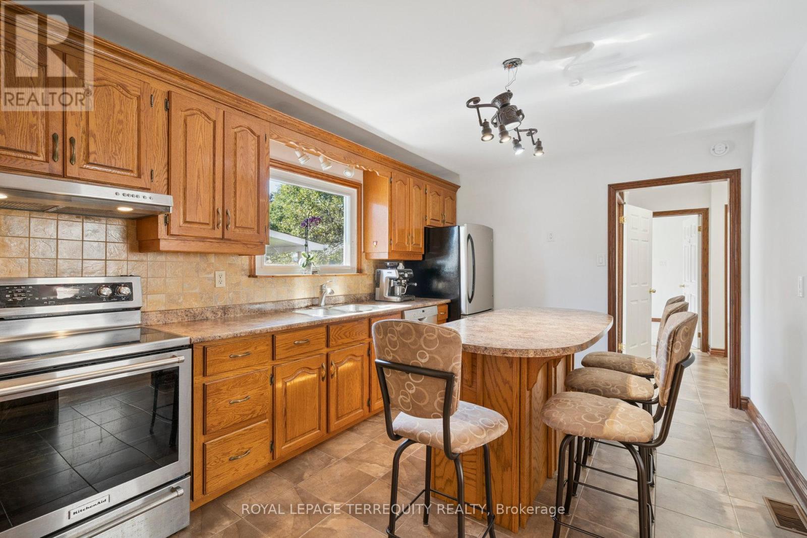 664 Scarlett Avenue, Toronto (Humber Heights), Ontario  M9P 2T1 - Photo 14 - W12444587