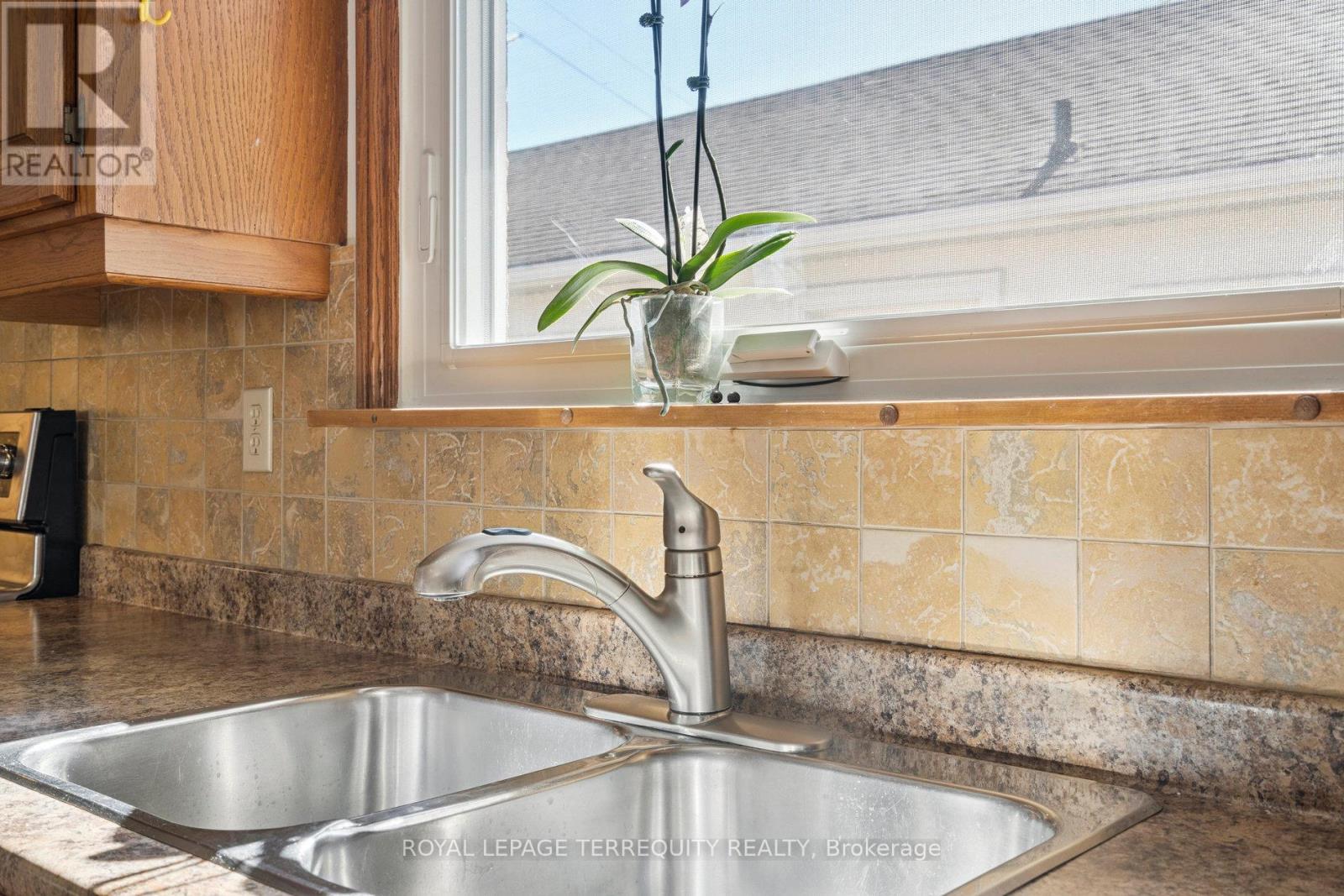 664 Scarlett Avenue, Toronto (Humber Heights), Ontario  M9P 2T1 - Photo 15 - W12444587