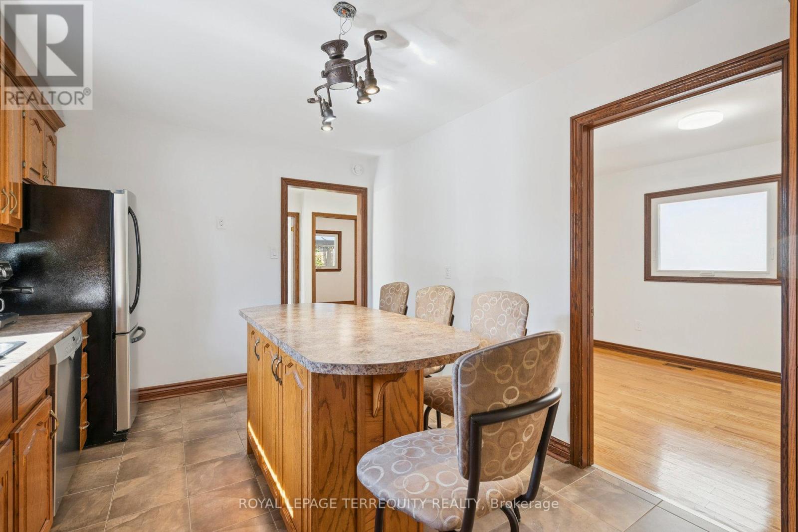 664 Scarlett Avenue, Toronto (Humber Heights), Ontario  M9P 2T1 - Photo 16 - W12444587