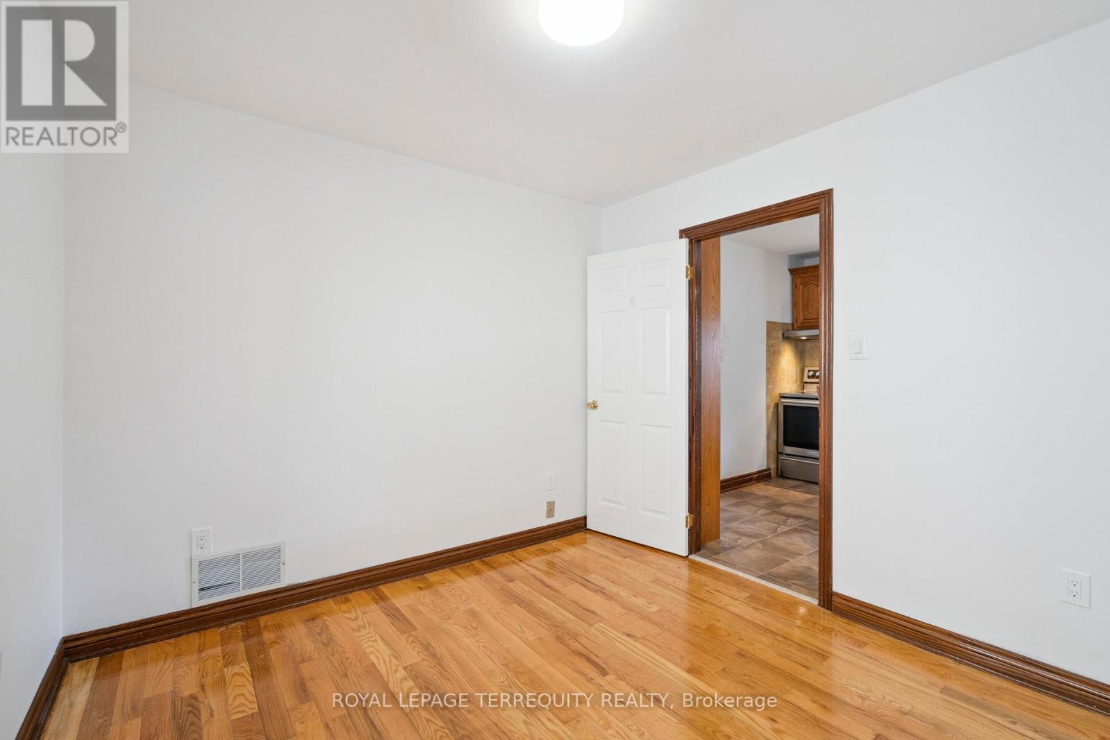 664 Scarlett Avenue, Toronto (Humber Heights), Ontario  M9P 2T1 - Photo 18 - W12444587