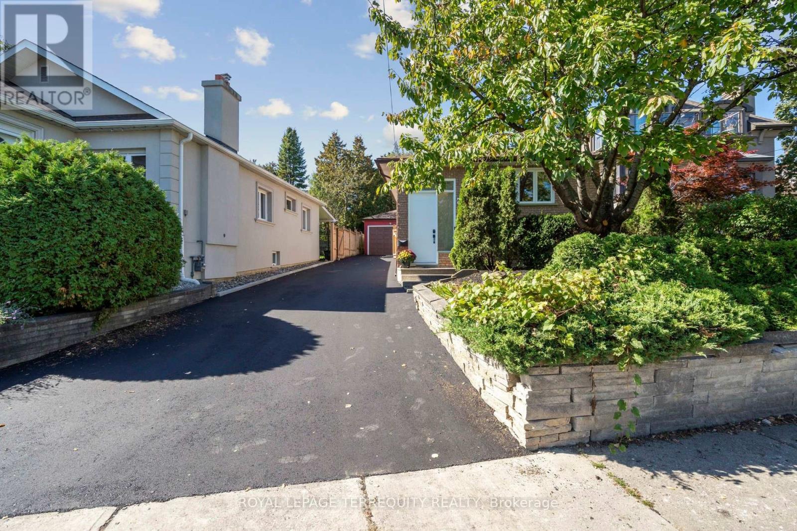 664 Scarlett Avenue, Toronto (Humber Heights), Ontario  M9P 2T1 - Photo 2 - W12444587