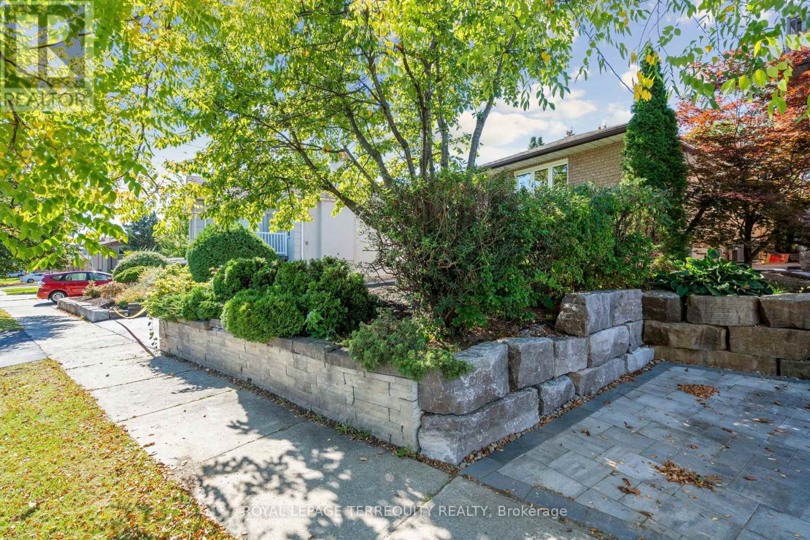 664 Scarlett Avenue, Toronto (Humber Heights), Ontario  M9P 2T1 - Photo 3 - W12444587