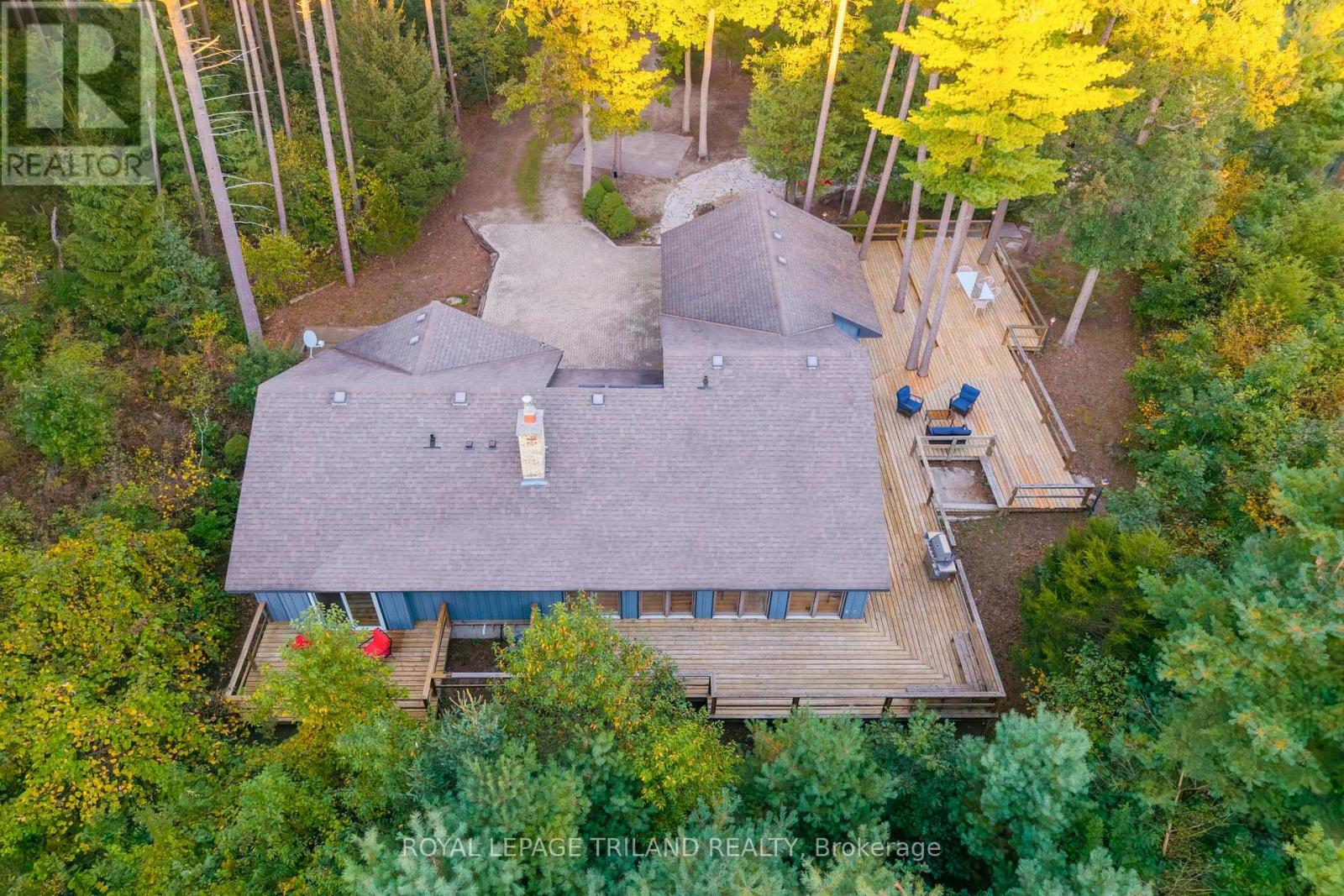 10395 Pinetree Drive, Lambton Shores (Grand Bend), Ontario  N0M 1T0 - Photo 1 - X12444608