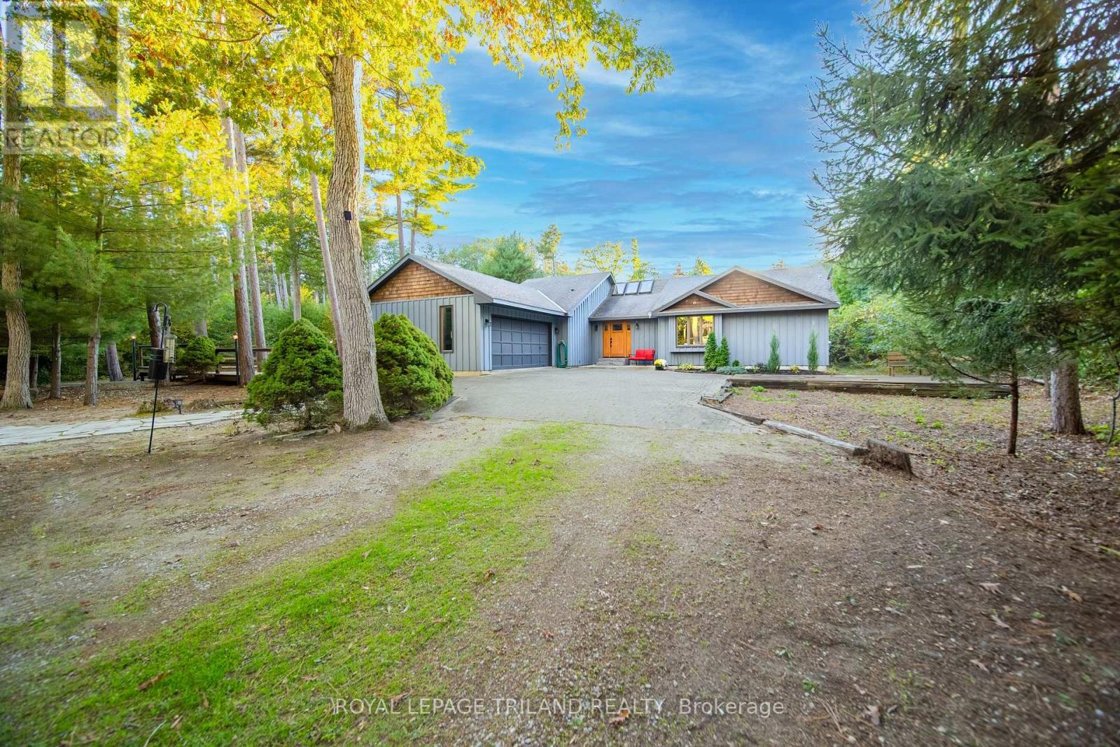 10395 Pinetree Drive, Lambton Shores (Grand Bend), Ontario  N0M 1T0 - Photo 10 - X12444608