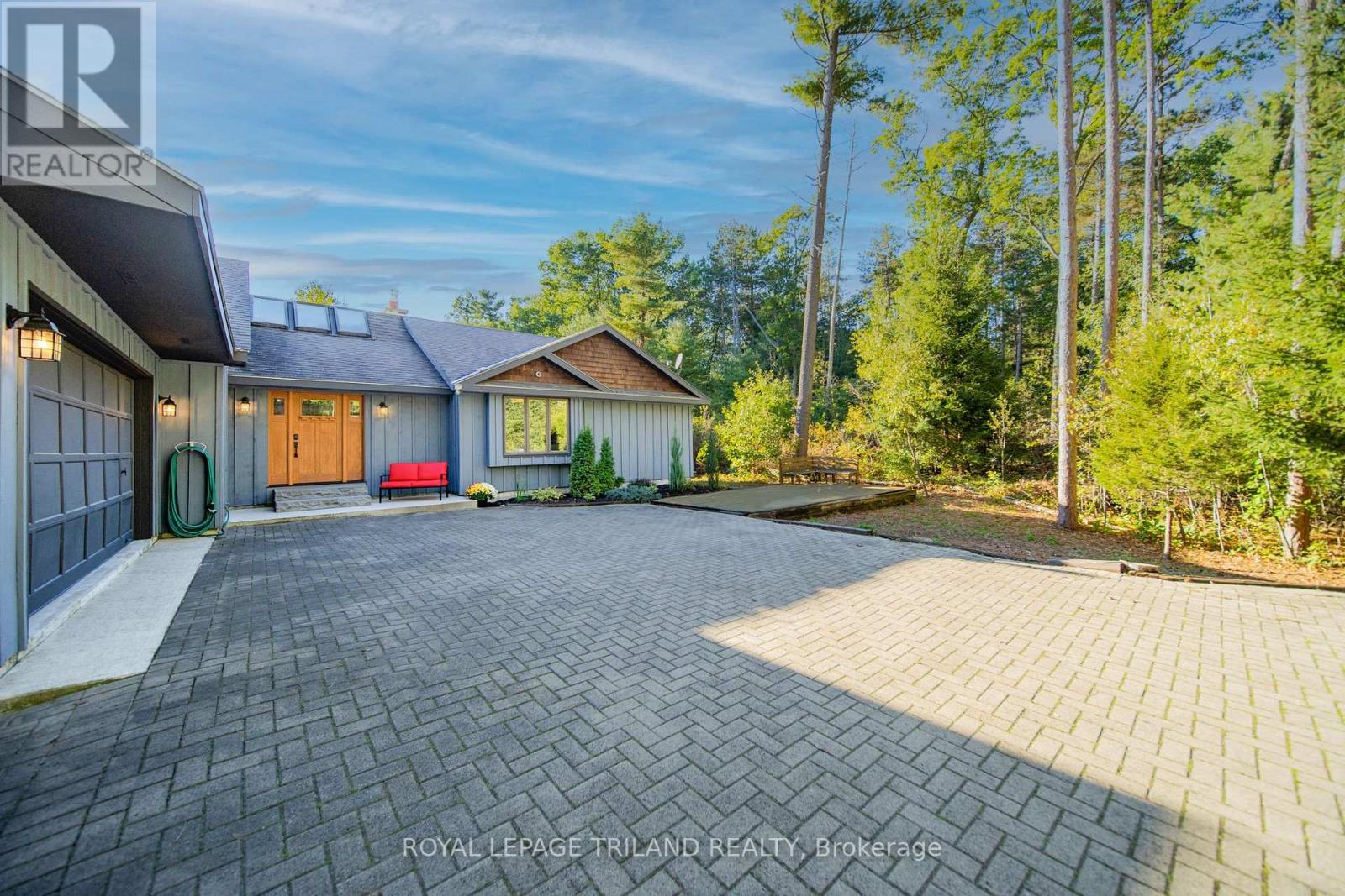 10395 Pinetree Drive, Lambton Shores (Grand Bend), Ontario  N0M 1T0 - Photo 11 - X12444608