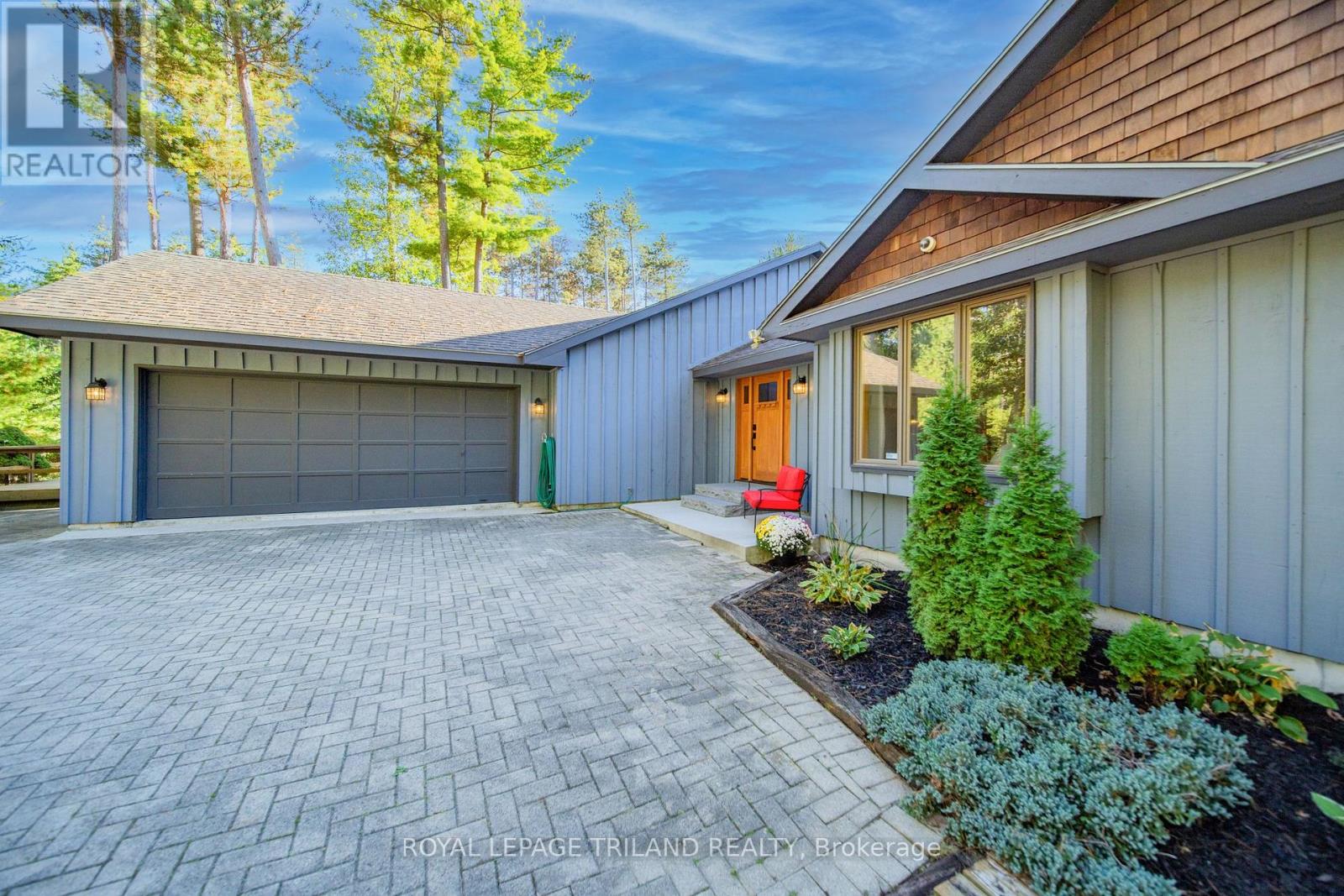 10395 Pinetree Drive, Lambton Shores (Grand Bend), Ontario  N0M 1T0 - Photo 12 - X12444608