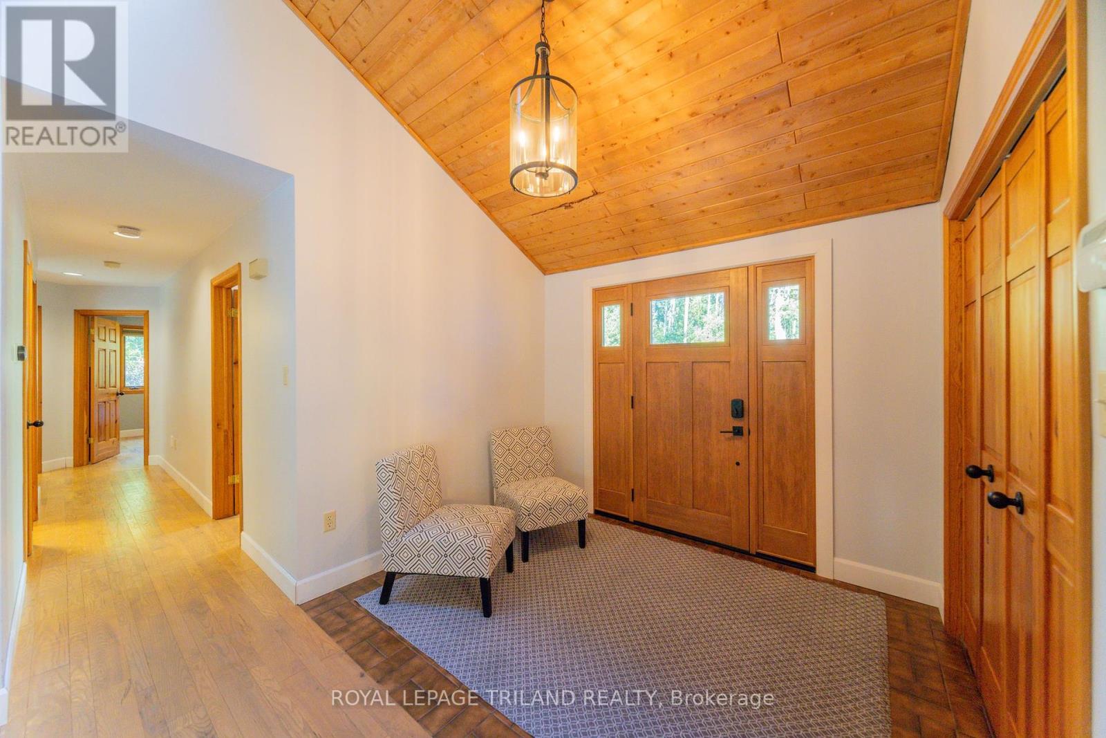 10395 Pinetree Drive, Lambton Shores (Grand Bend), Ontario  N0M 1T0 - Photo 14 - X12444608