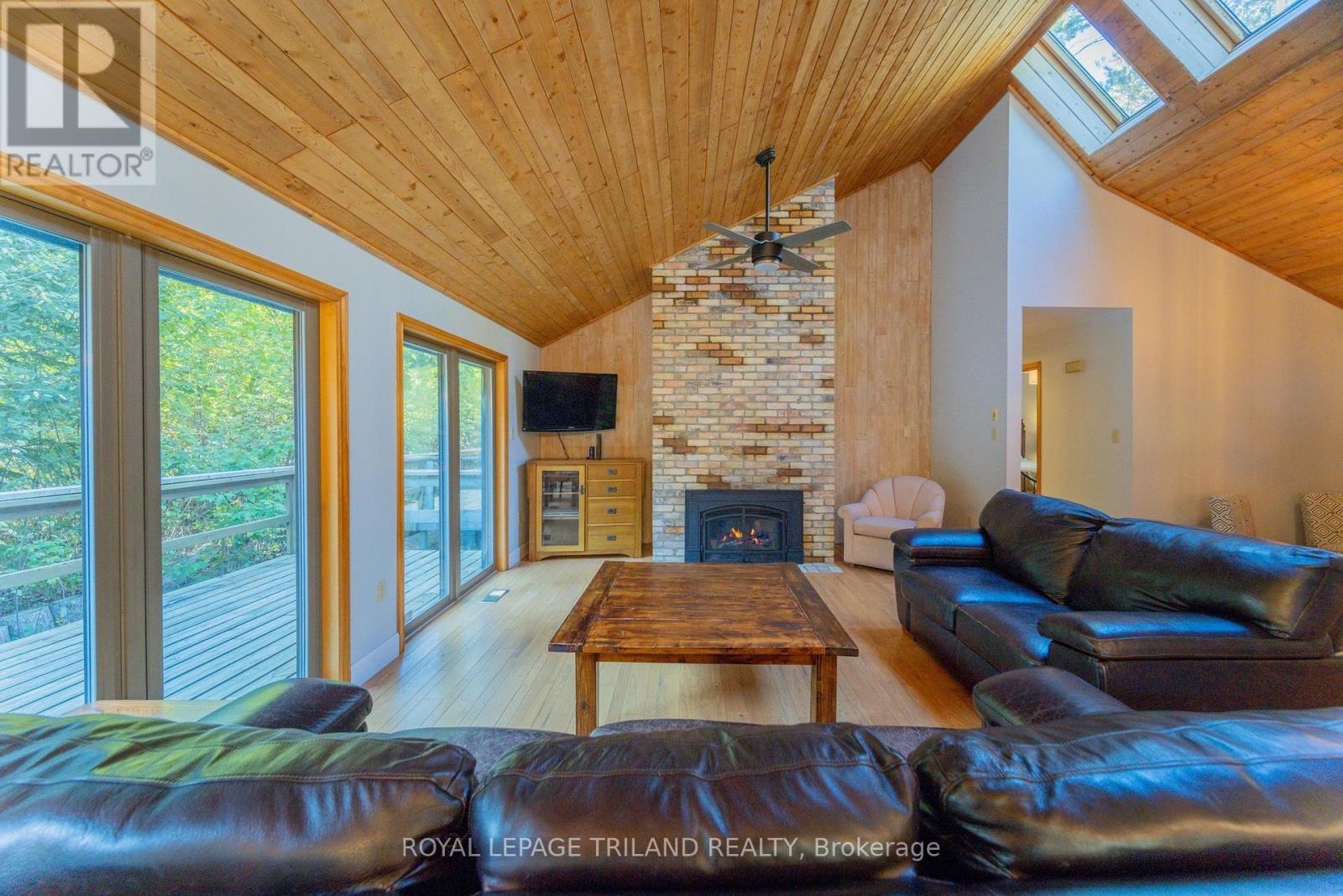 10395 Pinetree Drive, Lambton Shores (Grand Bend), Ontario  N0M 1T0 - Photo 15 - X12444608