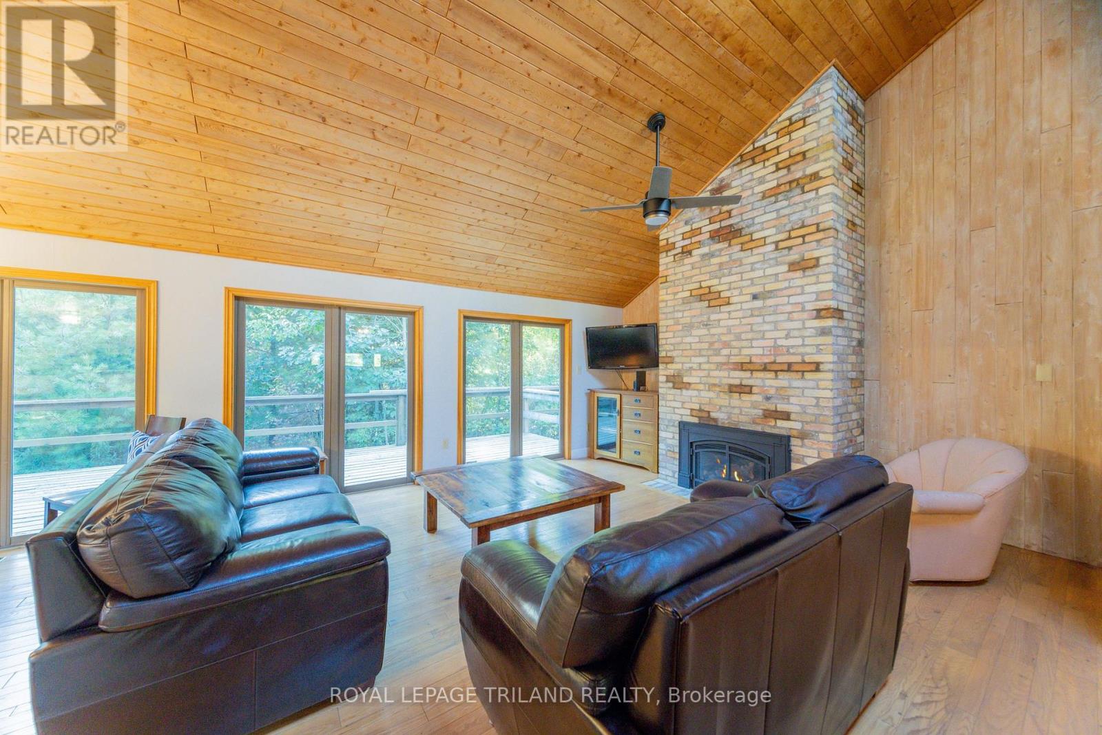 10395 Pinetree Drive, Lambton Shores (Grand Bend), Ontario  N0M 1T0 - Photo 16 - X12444608