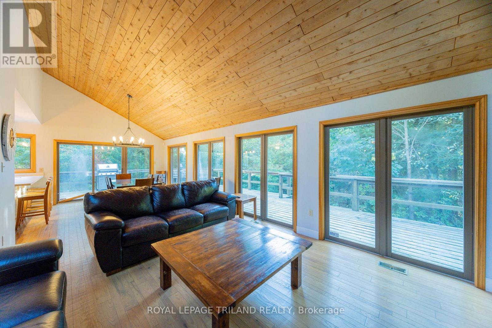 10395 Pinetree Drive, Lambton Shores (Grand Bend), Ontario  N0M 1T0 - Photo 19 - X12444608