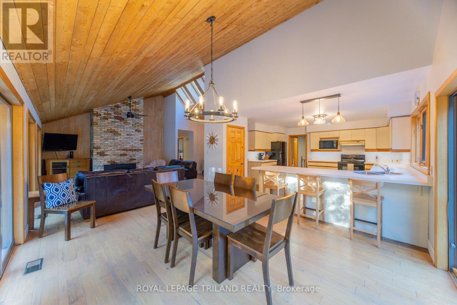 10395 Pinetree Drive, Lambton Shores (Grand Bend), Ontario  N0M 1T0 - Photo 22 - X12444608