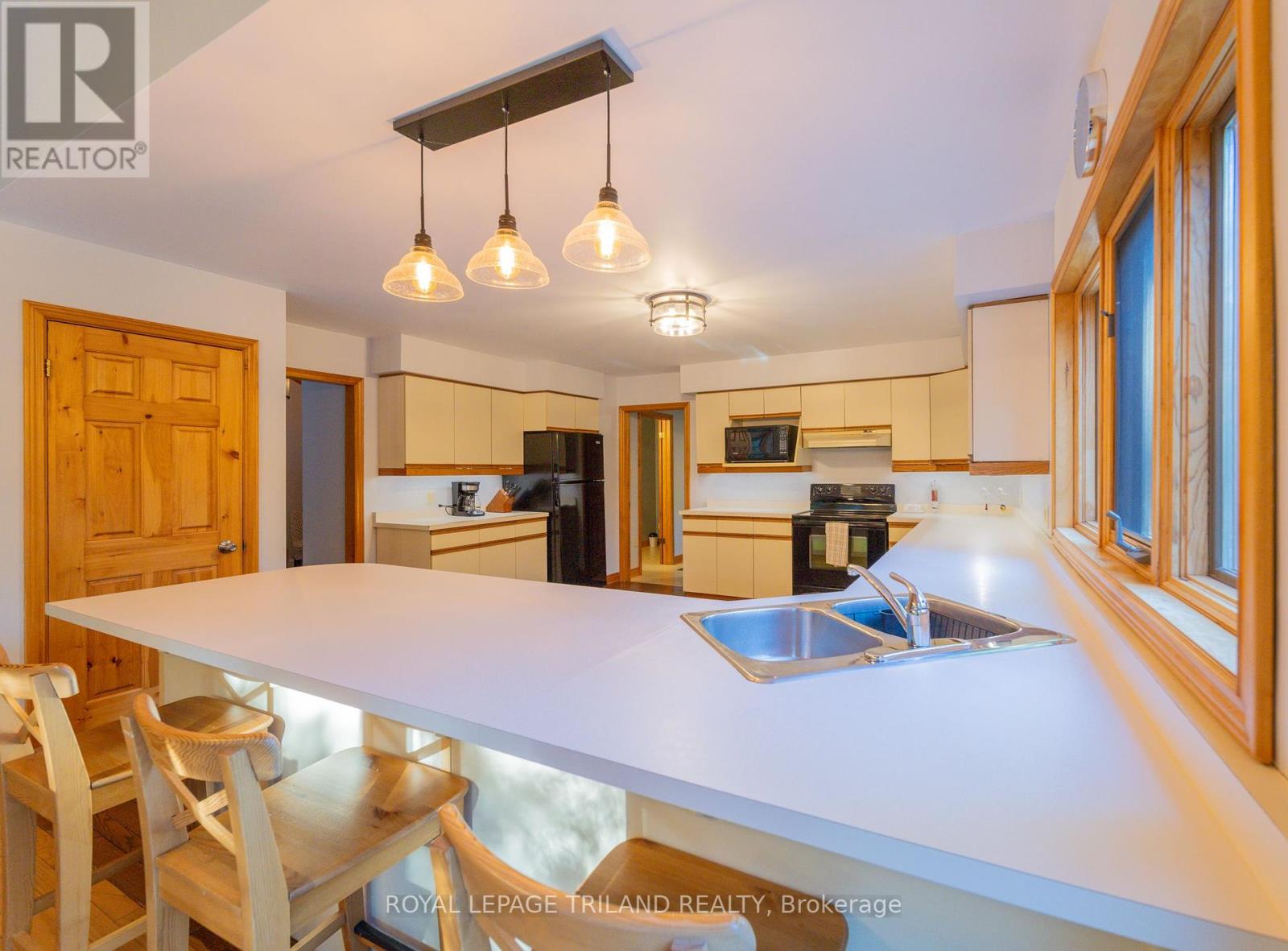 10395 Pinetree Drive, Lambton Shores (Grand Bend), Ontario  N0M 1T0 - Photo 24 - X12444608