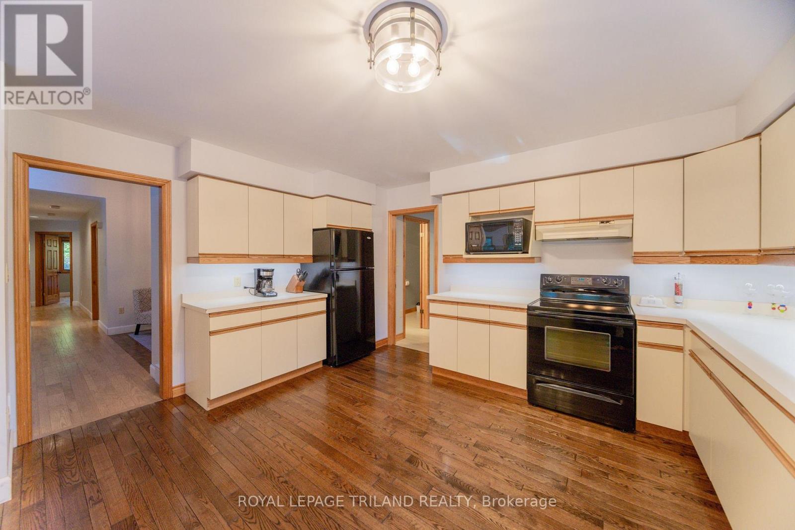 10395 Pinetree Drive, Lambton Shores (Grand Bend), Ontario  N0M 1T0 - Photo 26 - X12444608