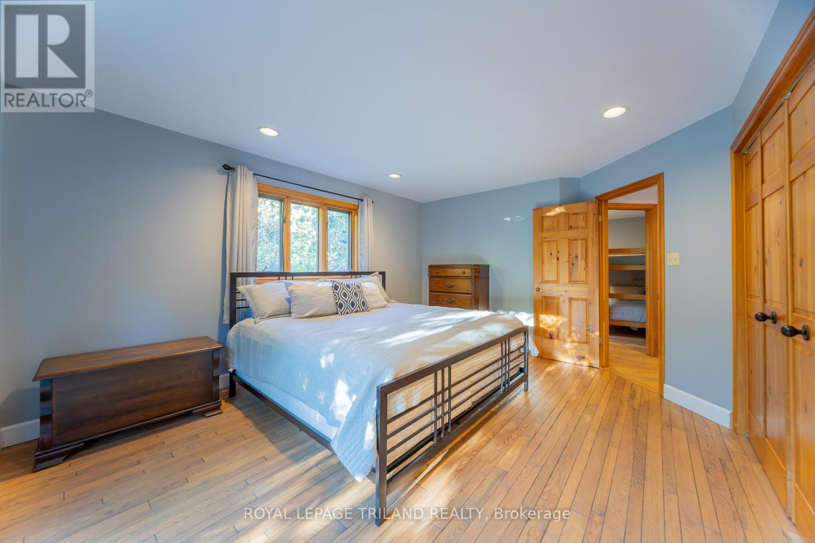 10395 Pinetree Drive, Lambton Shores (Grand Bend), Ontario  N0M 1T0 - Photo 28 - X12444608