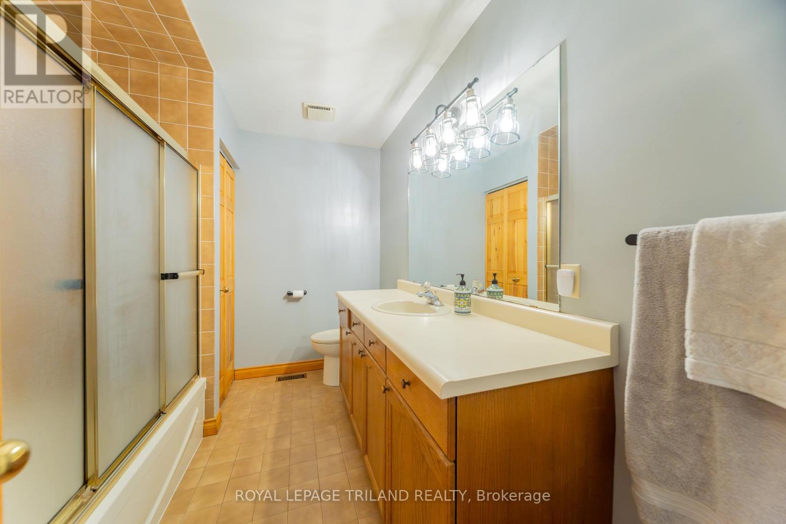 10395 Pinetree Drive, Lambton Shores (Grand Bend), Ontario  N0M 1T0 - Photo 29 - X12444608
