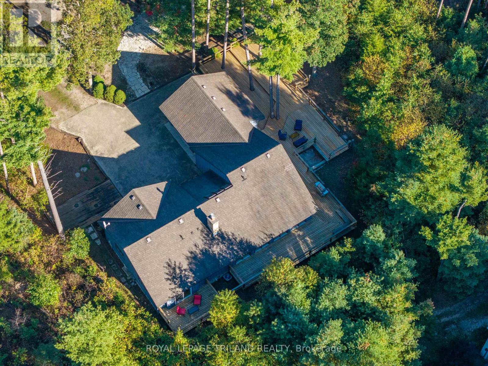 10395 Pinetree Drive, Lambton Shores (Grand Bend), Ontario  N0M 1T0 - Photo 39 - X12444608