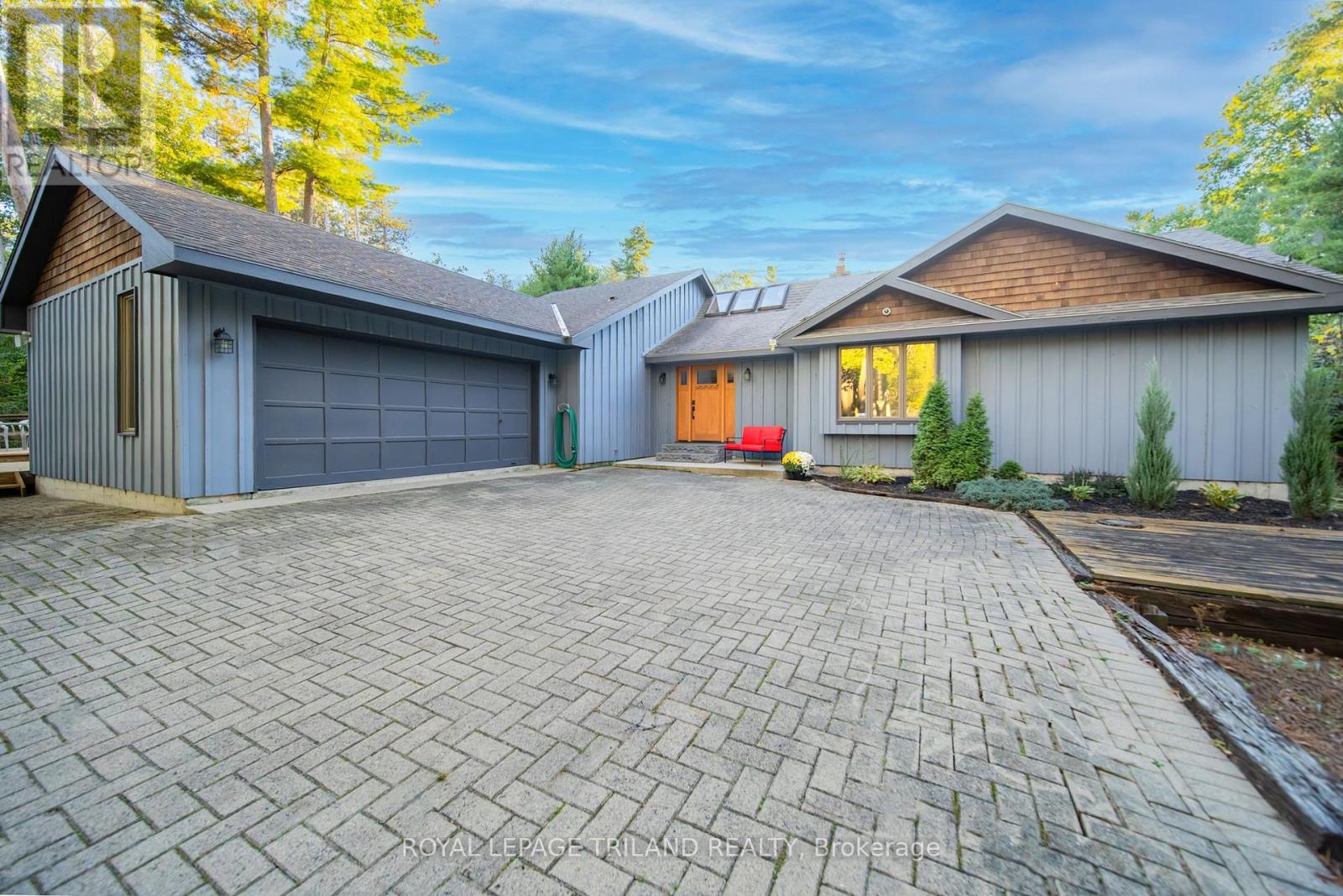 10395 Pinetree Drive, Lambton Shores (Grand Bend), Ontario  N0M 1T0 - Photo 4 - X12444608
