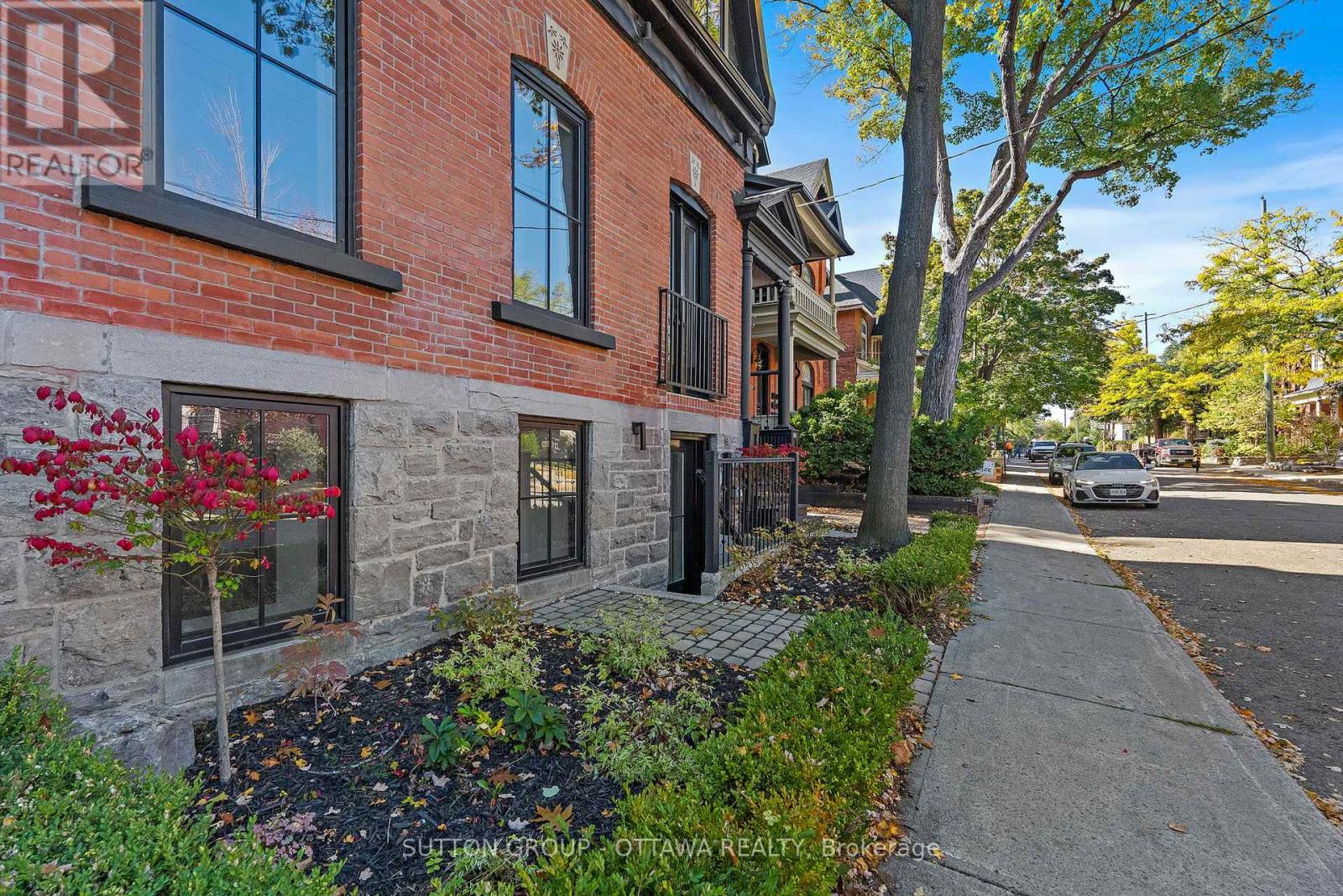 512 Cooper Street, Ottawa, Ontario  K1R 5J2 - Photo 2 - X12444633