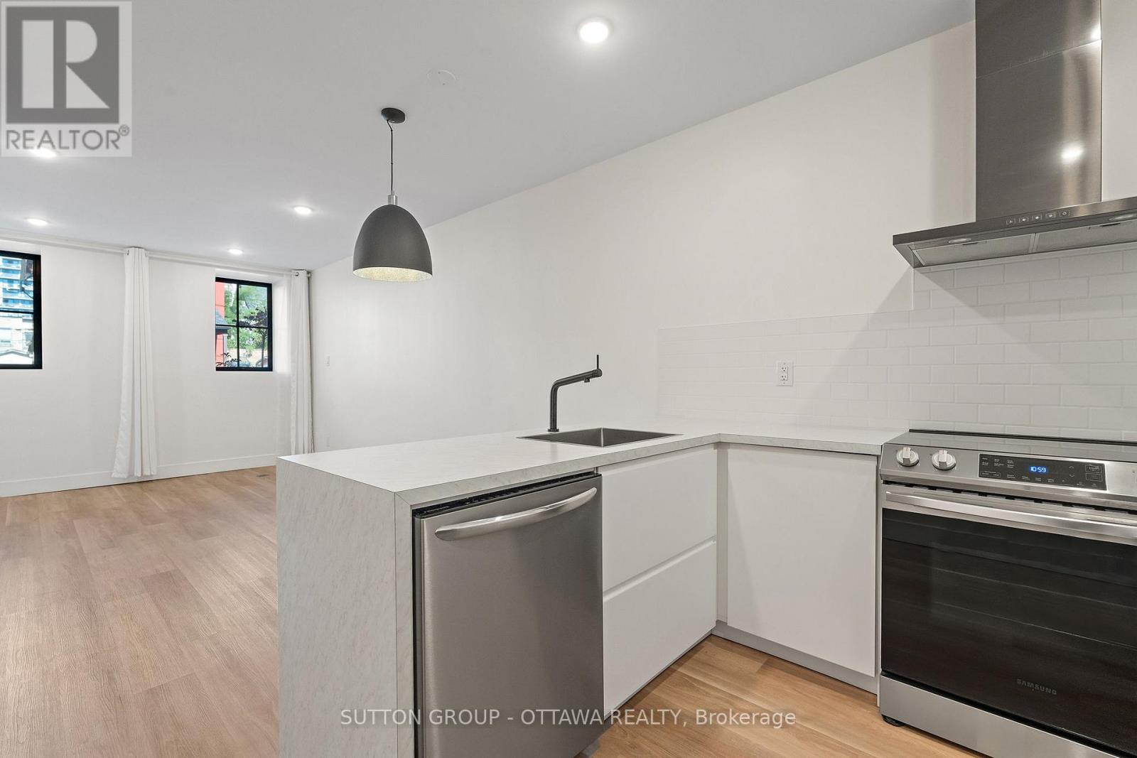 512 Cooper Street, Ottawa, Ontario  K1R 5J2 - Photo 38 - X12444633