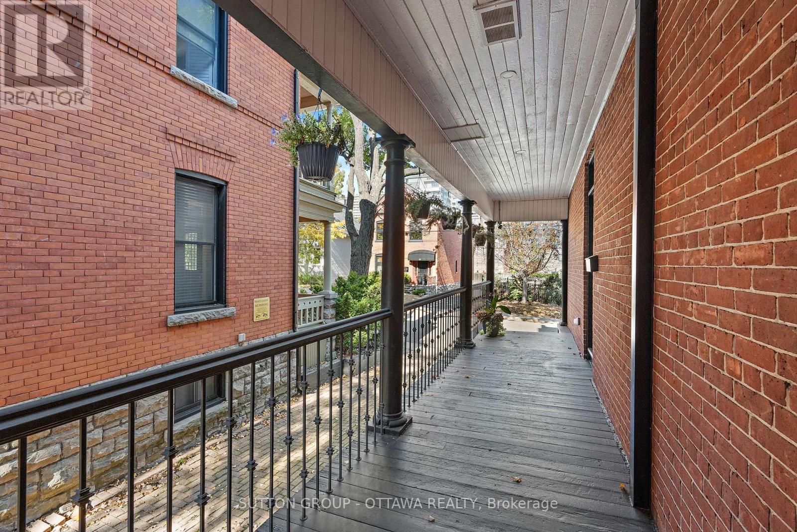512 Cooper Street, Ottawa, Ontario  K1R 5J2 - Photo 4 - X12444633