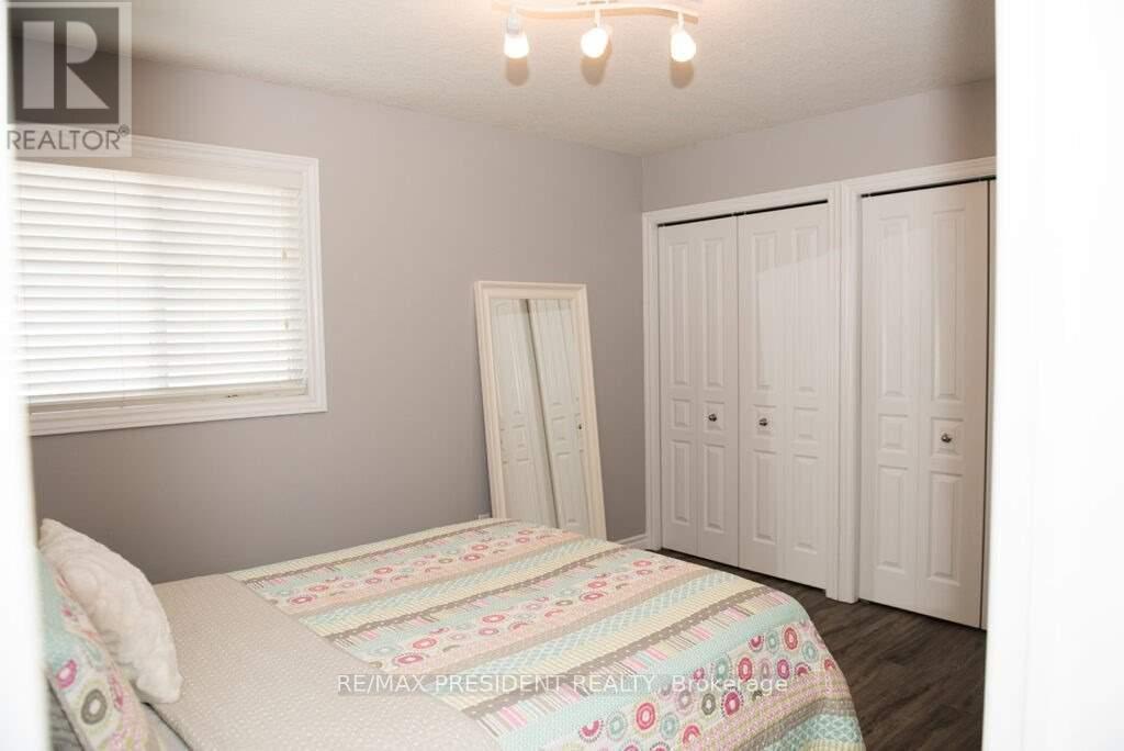 1657 Bayswater Crescent, London North (North E), Ontario  N6G 5N7 - Photo 12 - X12444588