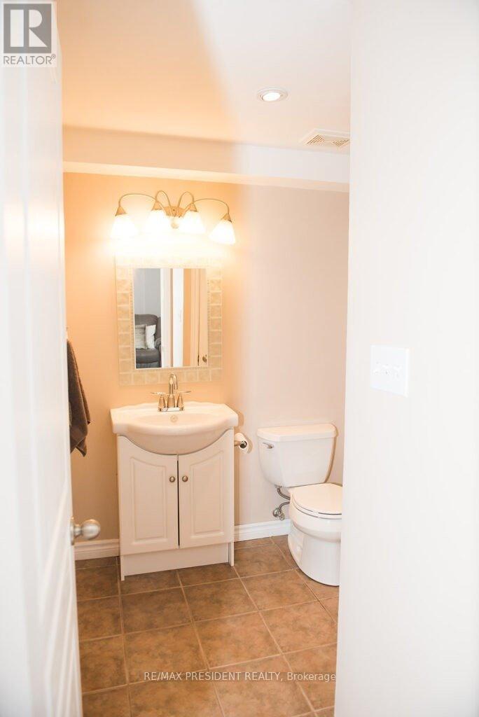 1657 Bayswater Crescent, London North (North E), Ontario  N6G 5N7 - Photo 13 - X12444588