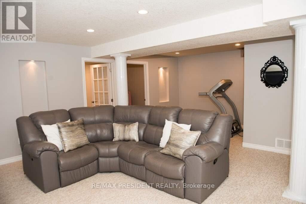1657 Bayswater Crescent, London North (North E), Ontario  N6G 5N7 - Photo 15 - X12444588