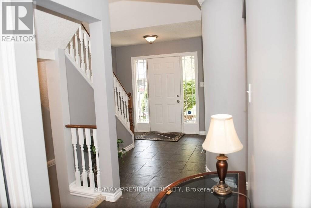1657 Bayswater Crescent, London North (North E), Ontario  N6G 5N7 - Photo 2 - X12444588