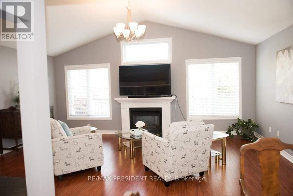 1657 Bayswater Crescent, London North (North E), Ontario  N6G 5N7 - Photo 4 - X12444588
