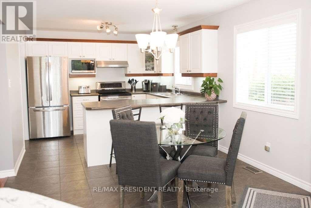 1657 Bayswater Crescent, London North (North E), Ontario  N6G 5N7 - Photo 6 - X12444588