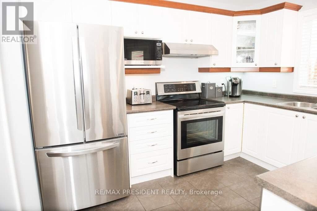 1657 Bayswater Crescent, London North (North E), Ontario  N6G 5N7 - Photo 7 - X12444588