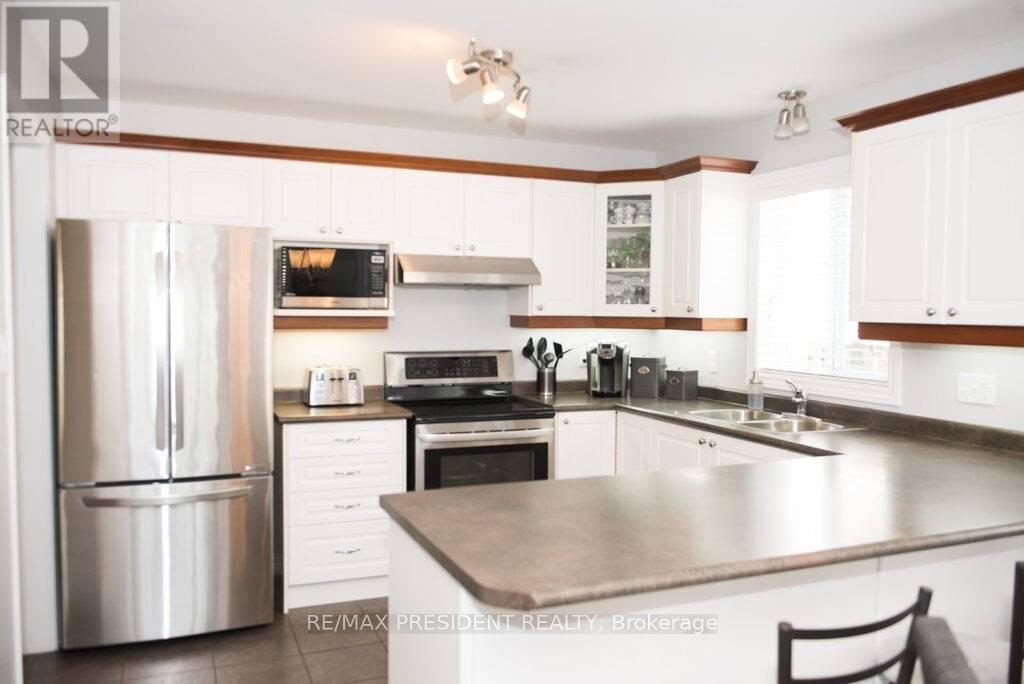 1657 Bayswater Crescent, London North (North E), Ontario  N6G 5N7 - Photo 8 - X12444588