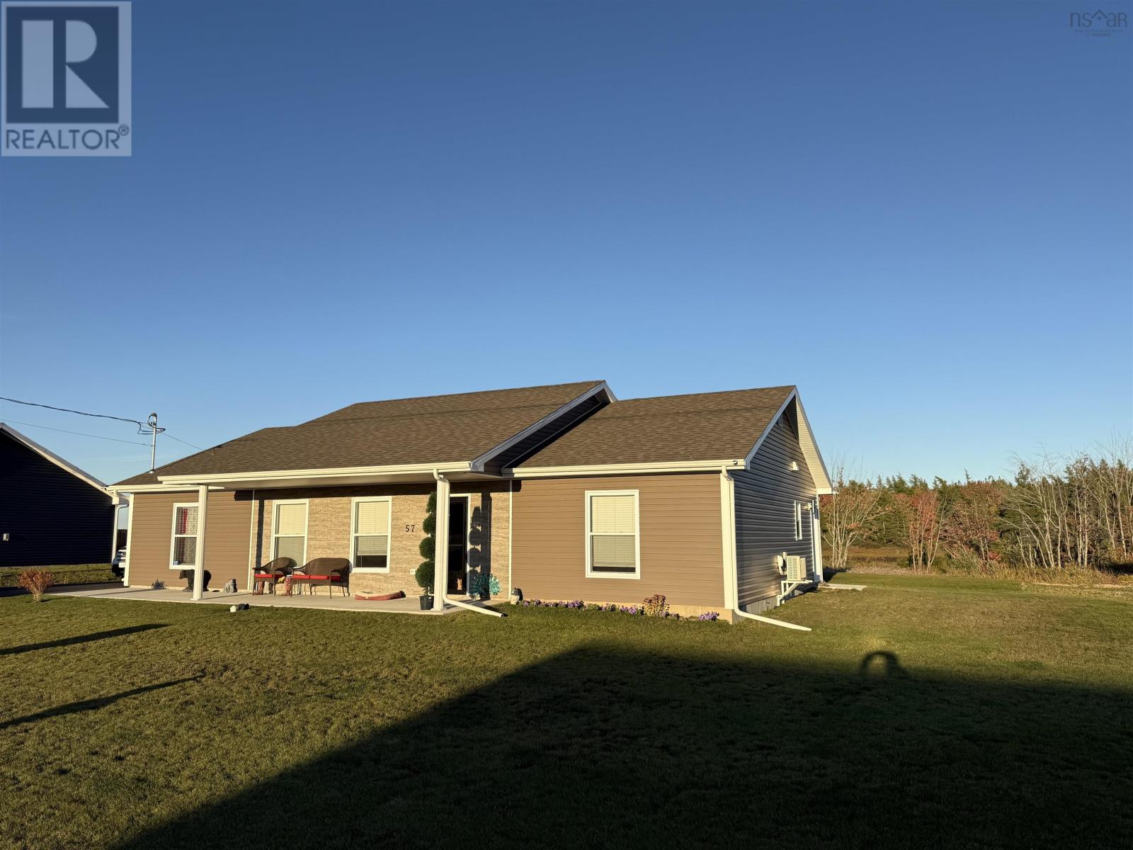 57 Michael Street, Sydney, Nova Scotia  B1P 0J6 - Photo 2 - 202525110