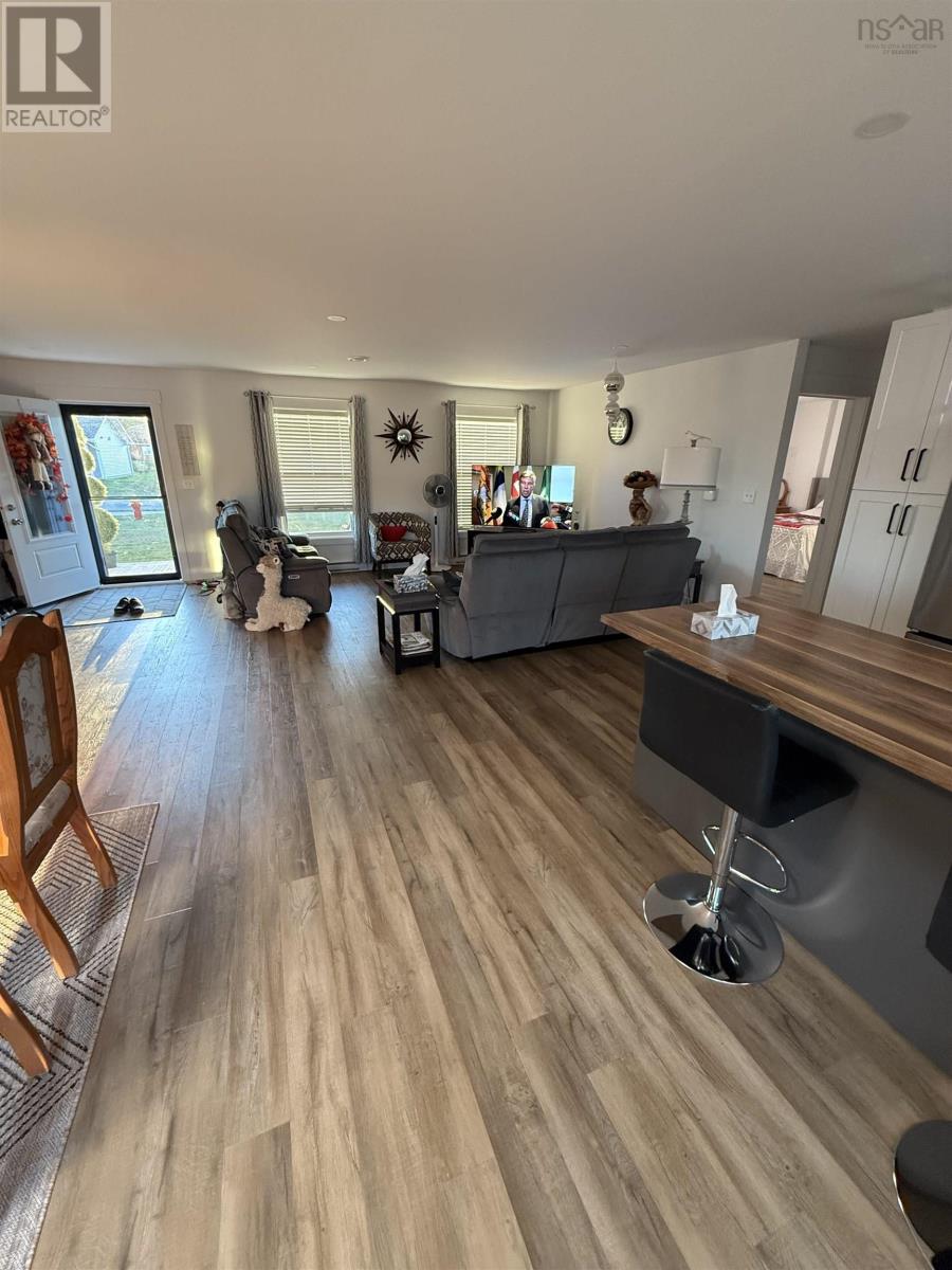57 Michael Street, Sydney, Nova Scotia  B1P 0J6 - Photo 3 - 202525110